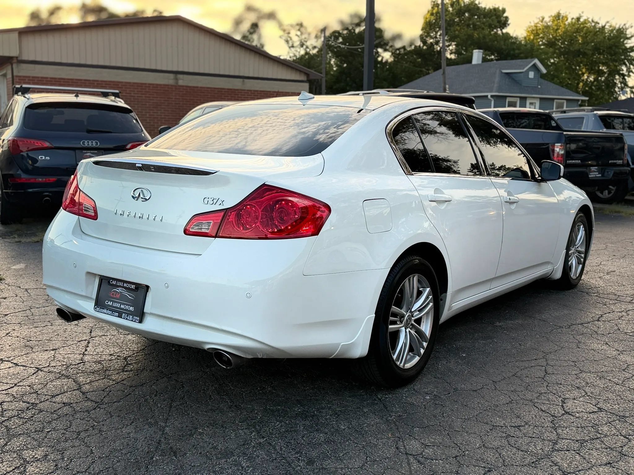 Used 2012 INFINITI G37 x Sedan w/ Premium Pkg AWD/4WD image 4
