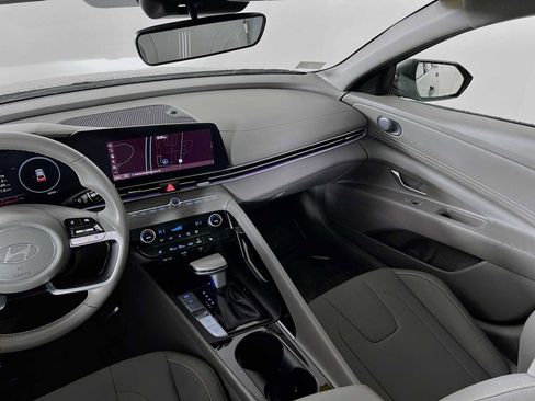 Certified 2024 Hyundai Elantra SEL w/ Convenience Package image 25