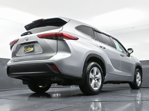 Used 2021 Toyota Highlander L image 57