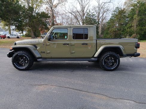 New 2025 Jeep Gladiator Sport image 11