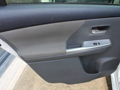 Used 2013 Toyota Prius V Two FWD image 14