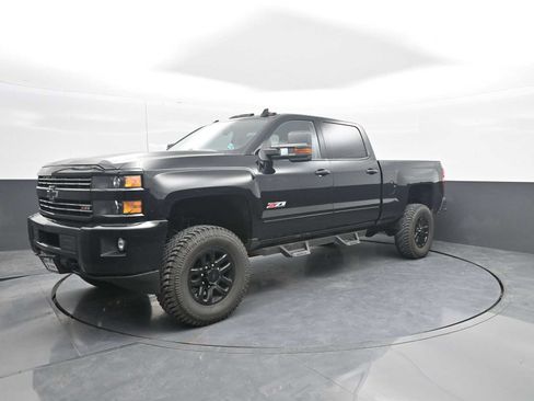 Used 2016 Chevrolet Silverado 2500 LT w/ Midnight Edition AWD/4WD image 4