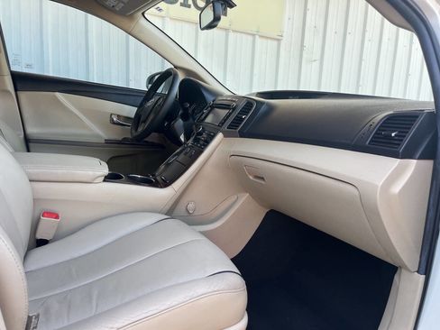 Used 2014 Toyota Venza LE image 16
