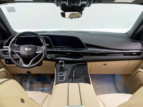 Used 2023 Cadillac Escalade ESV Premium Luxury AWD/4WD image 11