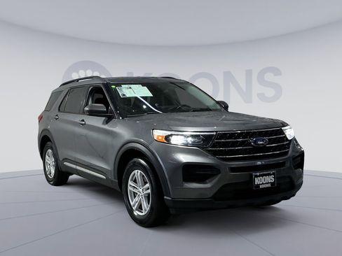 Used 2021 Ford Explorer XLT image 18