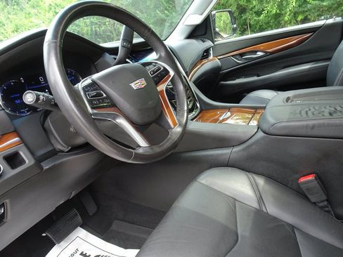 Used 2018 Cadillac Escalade Premium Luxury RWD image 11