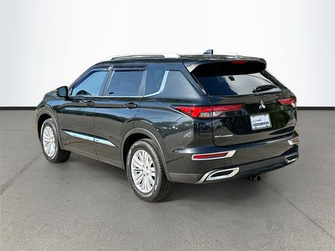 Used 2022 Mitsubishi Outlander ES image 5