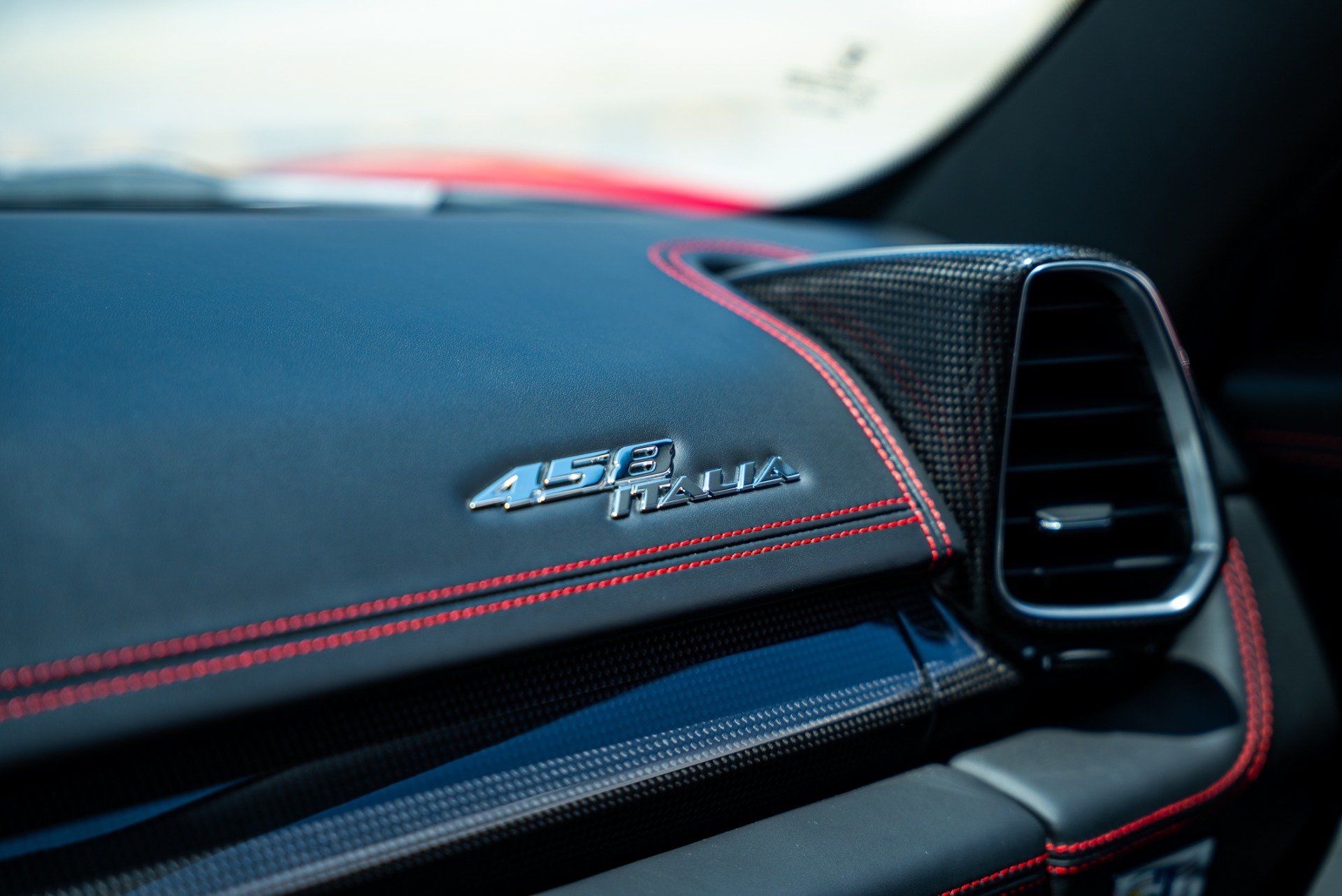 Used 2014 Ferrari 458 Italia Coupe RWD image 7