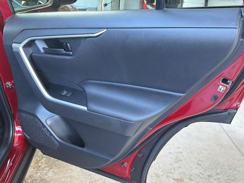 Used 2020 Toyota RAV4 LE FWD image 15