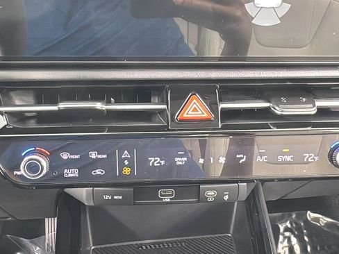New 2025 Kia Niro EX image 26