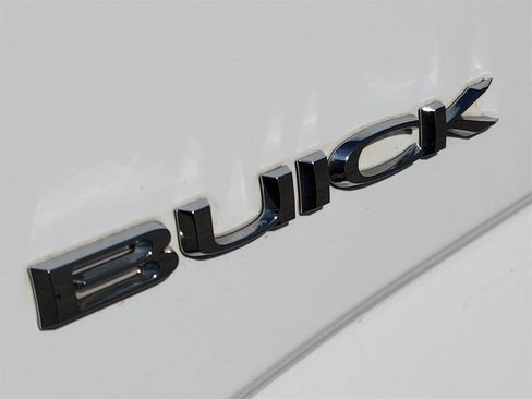 Used 2018 Buick Enclave Essence image 11