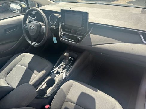 Used 2022 Toyota Corolla LE FWD image 16