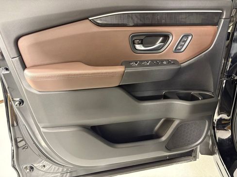 Used 2025 Honda Pilot Elite image 14