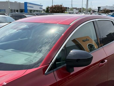 Used 2025 Nissan Murano SV AWD/4WD image 12