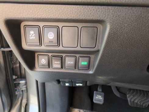 Used 2021 Nissan Rogue Sport SV AWD/4WD image 18