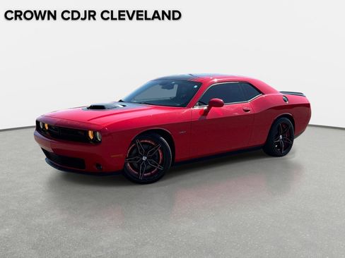 Used 2016 Dodge Challenger R/T RWD image 1