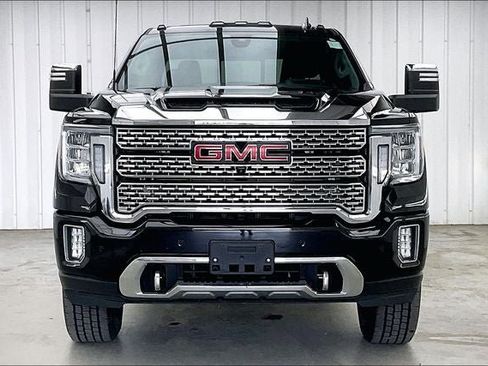 Used 2021 GMC Sierra 2500 Denali w/ Denali Black Diamond Edition AWD/4WD image 3