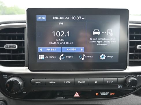Used 2025 Hyundai Venue SEL FWD image 17