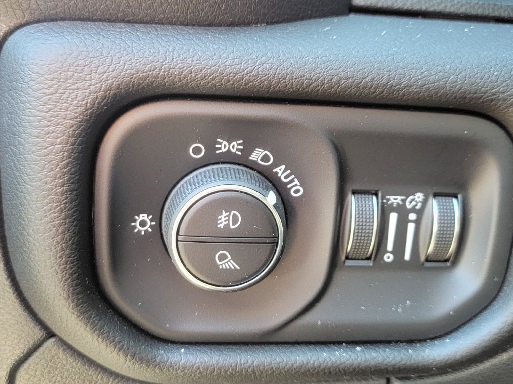 Used 2023 RAM 1500 Laramie AWD/4WD image 33