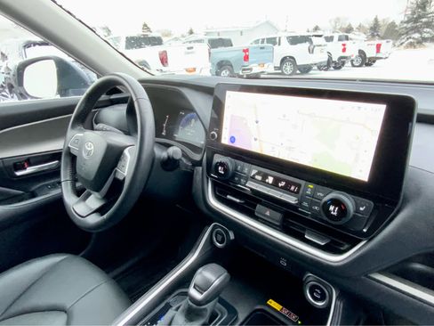 Used 2024 Toyota Grand Highlander XLE image 39