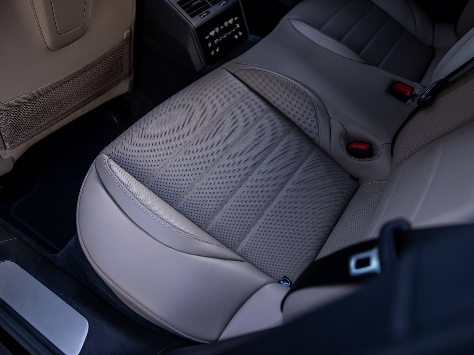 Certified 2025 Porsche Panamera image 43