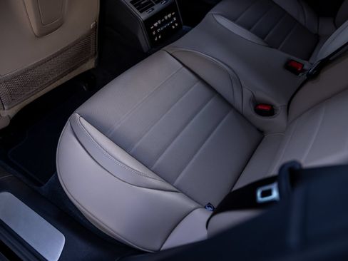 Certified 2025 Porsche Panamera image 43