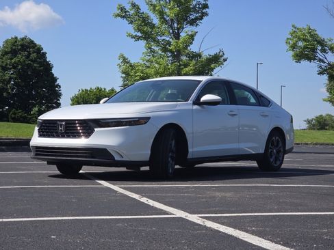 Certified 2023 Honda Accord EX image 16