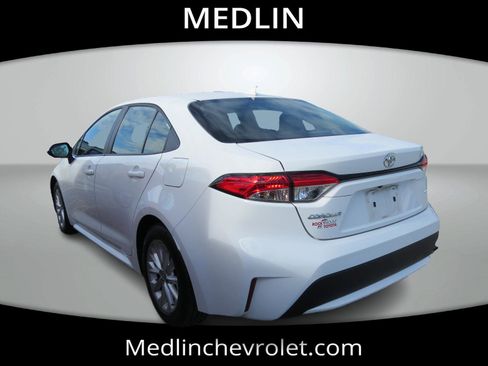 Used 2022 Toyota Corolla LE w/ LE Convenience Package image 5