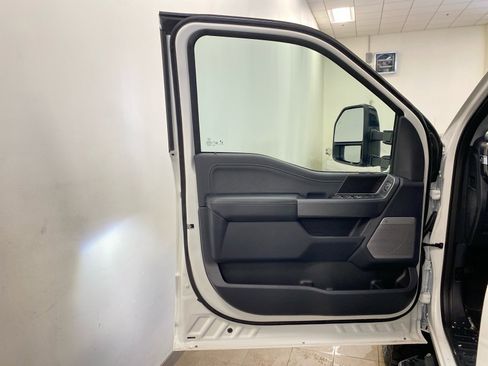 New 2026 Ford F250 Lariat w/ Black Appearance Package image 19