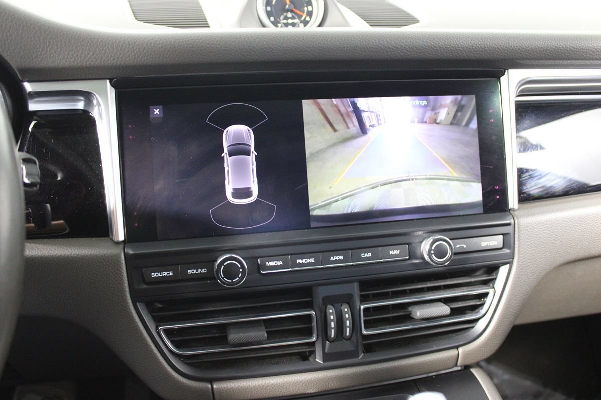 Used 2019 Porsche Macan AWD/4WD image 28