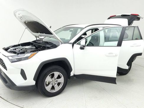 Used 2025 Toyota RAV4 XLE AWD/4WD image 10