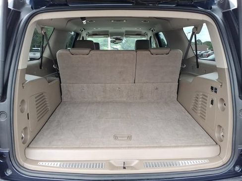 Used 2020 Chevrolet Suburban LT w/ Luxury Package RWD image 12