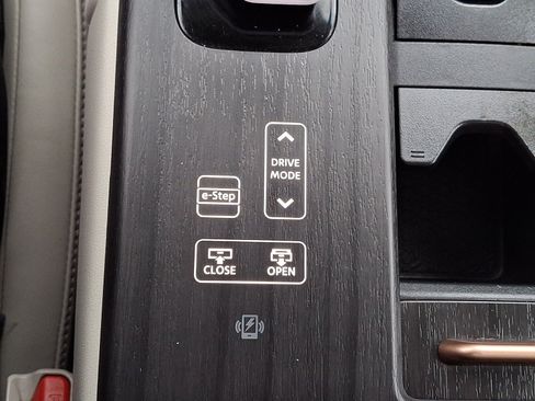 Certified 2023 Nissan Ariya FWD image 26