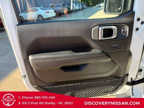 Used 2020 Jeep Wrangler Unlimited Sahara w/ Dual Top Group AWD/4WD image 10