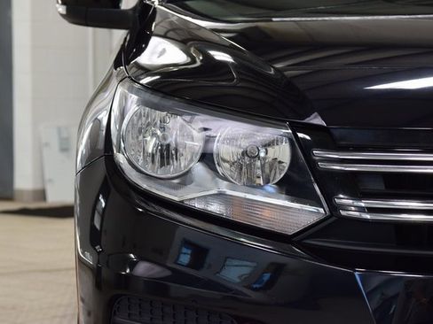 Used 2017 Volkswagen Tiguan Limited w/ Premium Package image 12