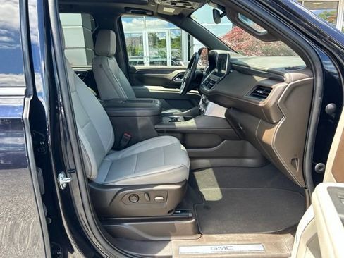 Used 2022 GMC Yukon XL SLT w/ SLT Premium Package AWD/4WD image 16