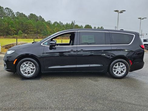 New 2026 Chrysler Pacifica Select FWD image 5