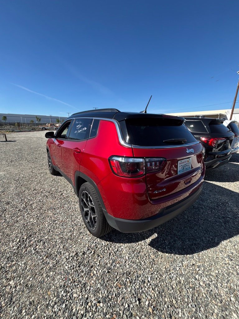 Used 2025 Jeep Compass Limited AWD/4WD image 5