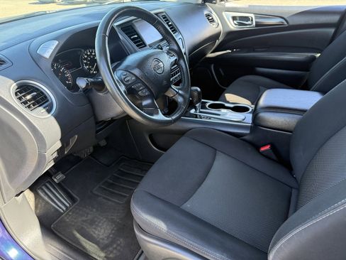Used 2020 Nissan Pathfinder SV image 19