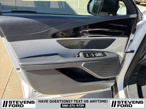 Used 2024 Lincoln Nautilus Premier image 18