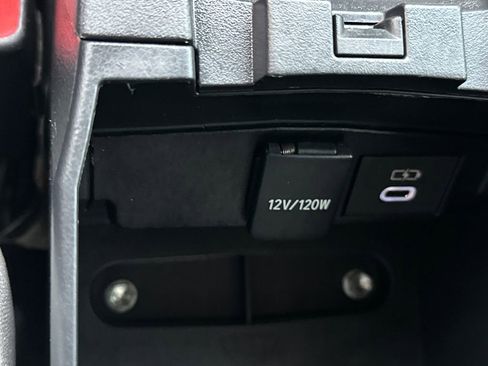 Used 2025 Toyota Corolla LE image 28