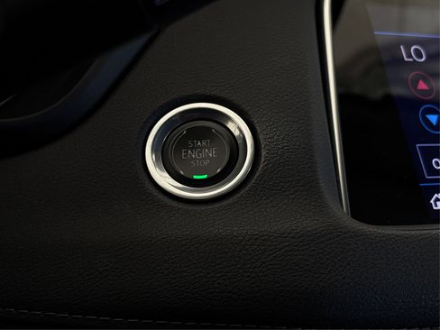 Certified 2023 Cadillac XT4 Luxury image 29