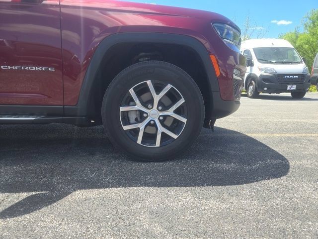 Used 2024 Jeep Grand Cherokee Limited w/ Luxury Tech Group II AWD/4WD image 8