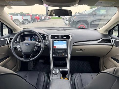 Used 2018 Ford Fusion SE w/ Fusion SE Technology Package FWD image 6
