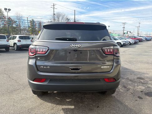 Used 2024 Jeep Compass Latitude image 9