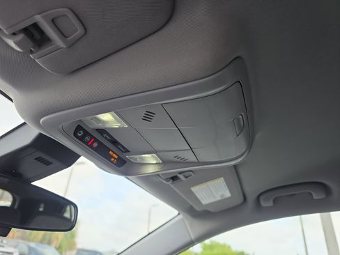 Used 2024 Chevrolet Equinox LT FWD image 33