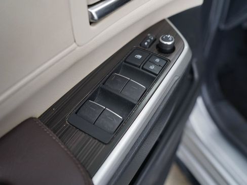 Used 2021 Toyota Sienna Platinum AWD/4WD image 29