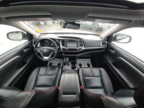 Used 2019 Toyota Highlander SE image 27