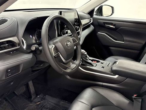 Certified 2022 Toyota Highlander XLE image 12