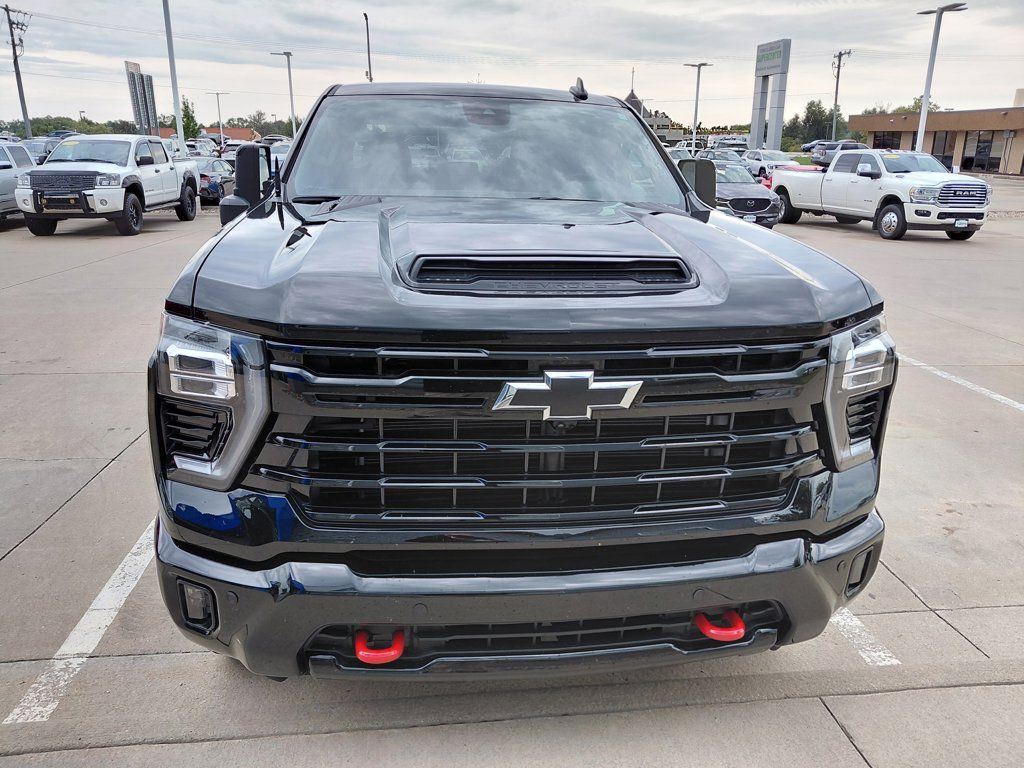 Used 2025 Chevrolet Silverado 2500 LT w/ Trail Boss Package AWD/4WD image 9